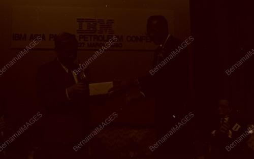 KL14_260390_IBM