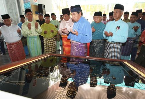 SULTAN SELANGOR SULTAN SHARAFUDDIN IDRIS SHAH