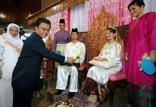 MOHD SHAFIE APDAL