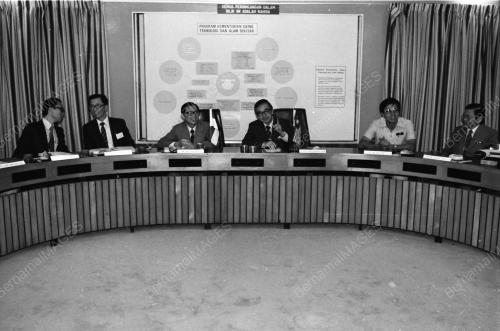 MENTERI