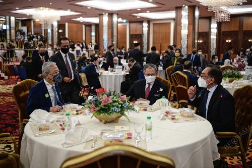 DATUK SERI ISMAIL SABRI YAAKOB
