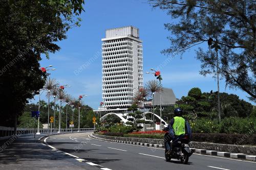 PETUGAS MEDIA WAJIB BUAT SARINGAN COVID-19 PARLIMEN MALAYSIA