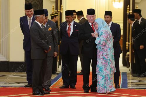 AL-SULTAN ABDULLAH RI'AYATUDDIN AL-MUSTAFA BILLAH SHAH
