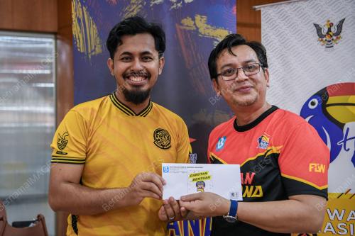 NIK KAMARUZAMAN NIK HUSIN