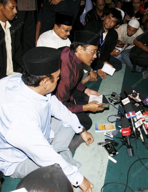 SUMPAH LAKNAT TRIO DATUK 'T'