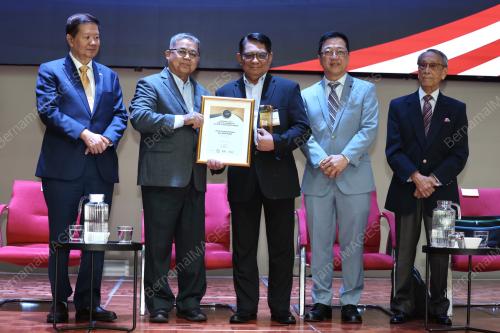 DATUK AARON AGO DAGANG