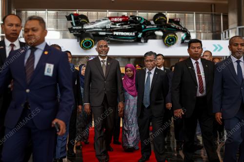 DR MOHAMED MUIZZU