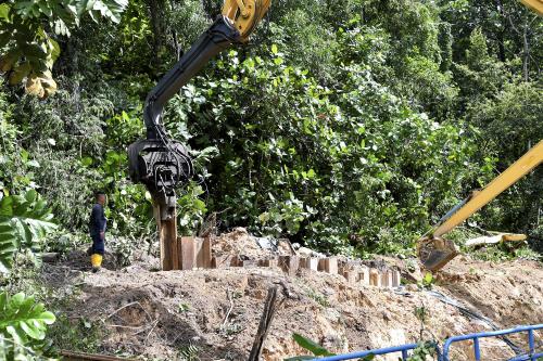TINJAUAN TANAH RUNTUH DI JALAN KELAB UKAY