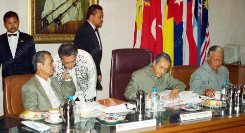 KL15-10_02_2001UMNO_19012016