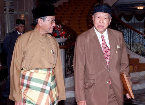 KL15-18_08_2000_PM-AGONG_12012016