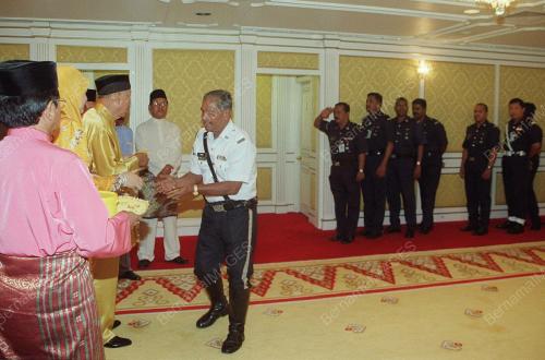 KL15-27_12_2000_AGONG_POLIS_15012016