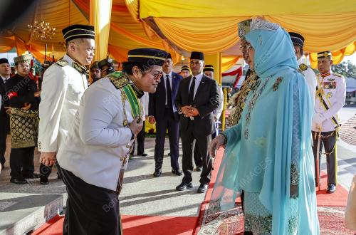 TUNKU AZIZAH AMINAH MAIMUNAH ISKANDARIAH