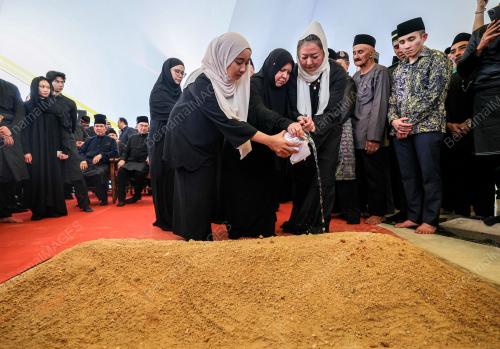 TUN JEANNE ABDULLAH