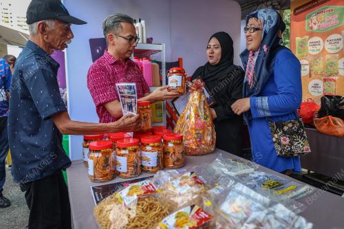 FAHMI FADZIL