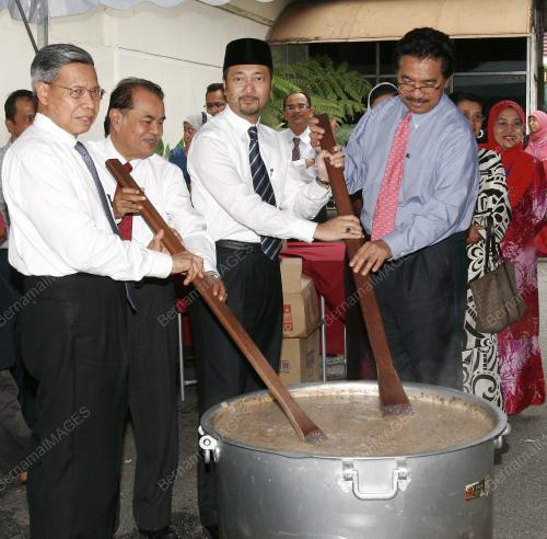 MUSTAPA MOHAMED