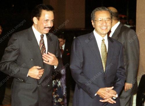 KL15_01102001_PM_SULTAN