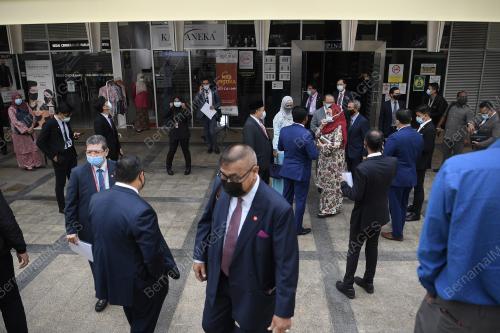 PERSIDANGAN PARLIMEN PENGGAL KETIGA 