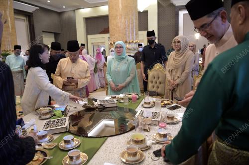 TUNKU HAJAH AZIZAH AMINAH MAIMUNAH ISKANDARIAH