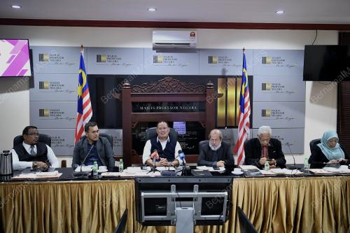 PROF DATUK DR RADUAN CHE ROSE