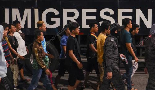 IMIGRESEN SERBU PERKAMPUNGAN SETINGGAN PENDATANG TANPA IZIN DI P