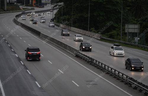 TINJAUAN ORANG RAMAI PULANG DARI KAMPUNG