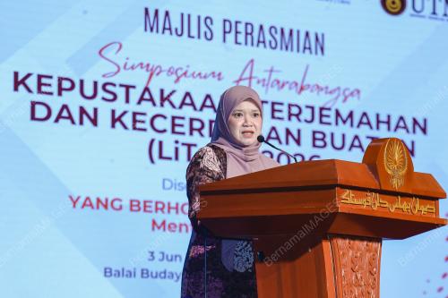 FADHLINA SIDEK