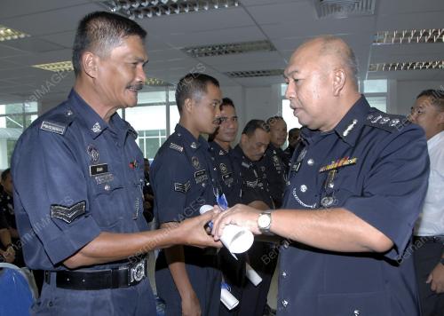 PEMAKAIAN PANGKAT