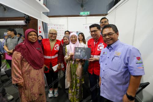 DATUK SERI DR WAN AZIZAH WAN ISMAIL