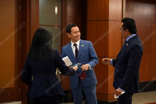 PERSIDANGAN PARLIMEN PENGGAL KETIGA 