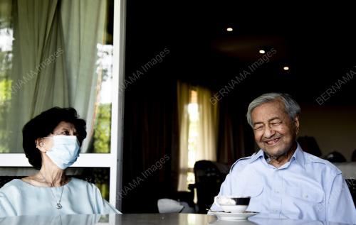 TUN DR MAHATIR MOHAMAD