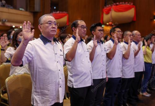 DATUK SERI DR WEE KA SIONG