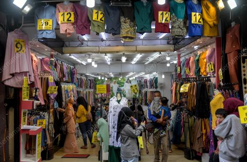 TINJAUAN ORANG RAMAI MEMBELI BELAH PERSEDIAAN AWAL RAMADHAN DAN AIDILFITRI