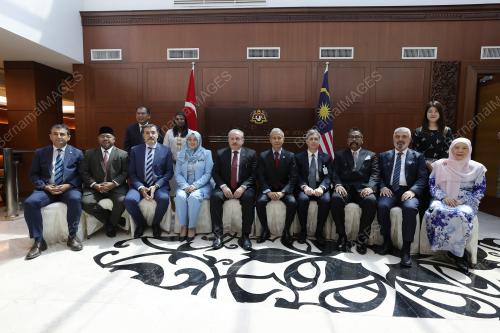 TAN SRI AZHAR AZIZAN HARUN