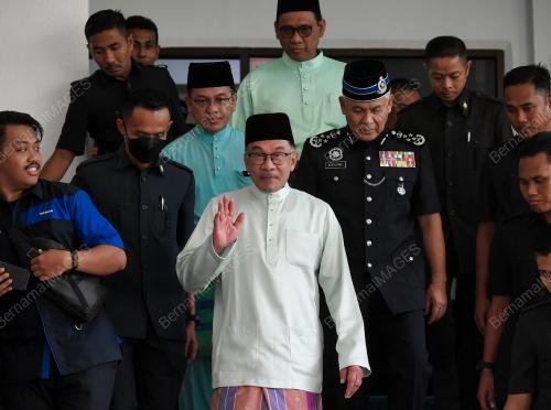 ANWAR IBRAHIM SOLAT JUMAAT