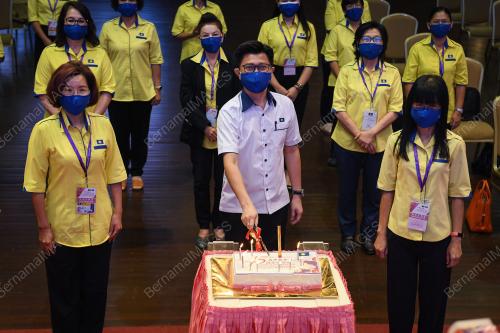DATUK CHONG SIN WOON