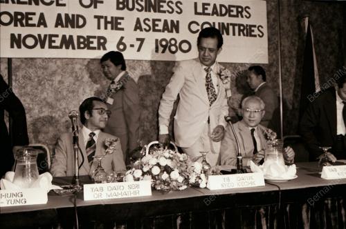 DATUK SERI DR. MAHATHIR BIN MOHAMAD