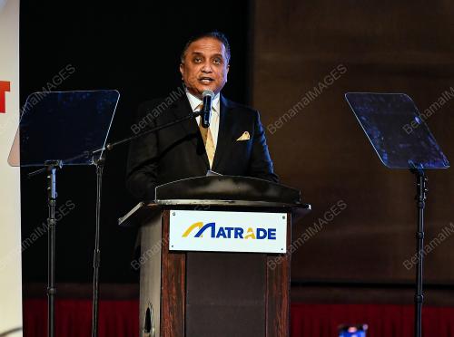 DATUK SERI REEZAL MERICAN NAINA MERICAN