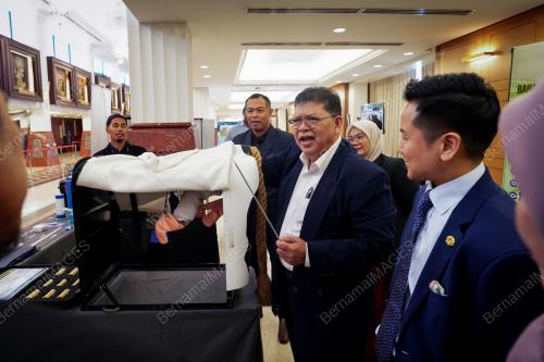 TAN SRI JOHARI ABDUL