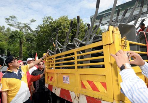 KL15_07012015_BANTUAN_BANJIR