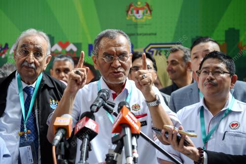DATUK SERI DR DZULKEFLY AHMAD