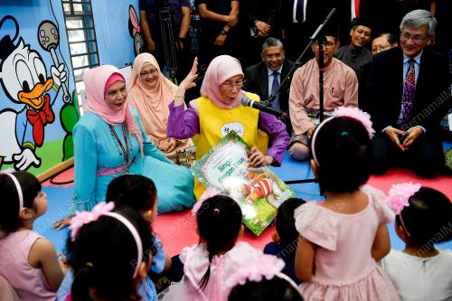 DATUK SERI DR WAN AZIZAH WAN ISMAIL