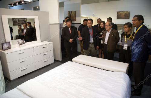 KL15_07032015_PAMERAN_PERABUT