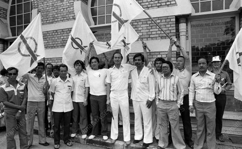 PENAMAAN CALON
