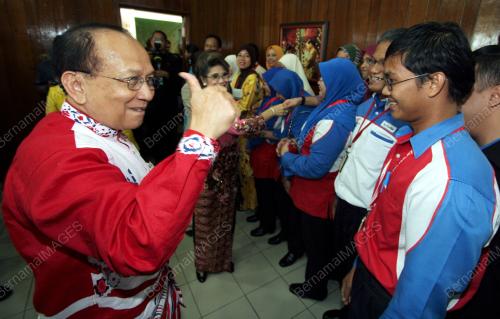 DR RAIS YATIM