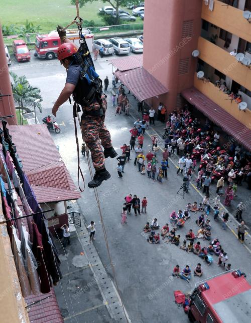 KL15_07042012_BOMBA