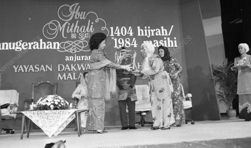 KL15_07042015_PERMAISURI_AGONG
