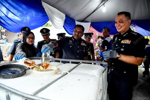 DATUK HUSSEIN OMAR KHAN