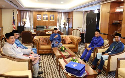 DATUK SERI ISMAIL SABRI YAAKOB