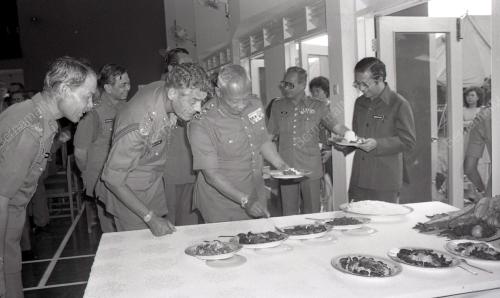 KL15_08012015_AGONG_LUNCH_ATM