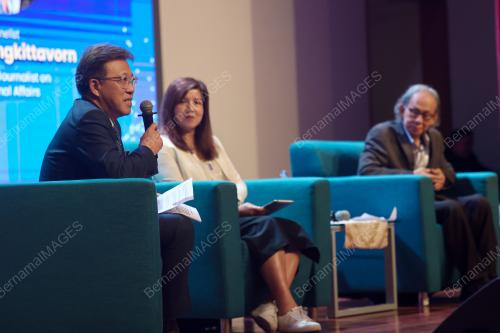 DIALOG PERSIDANGAN PEMIMPIN PEMIKIR EKONOMI ASEAN